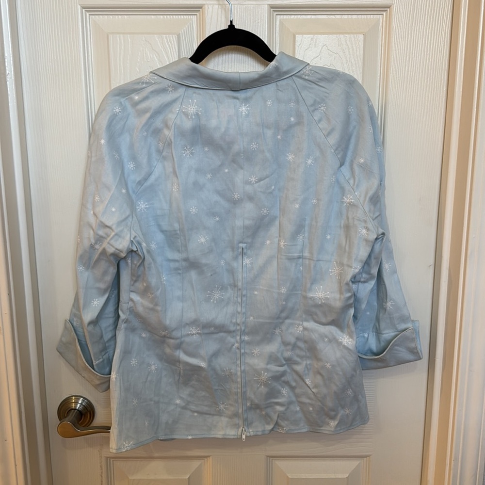 Beautiful Pinup Couture Snowflake top - Picture 2 of 4